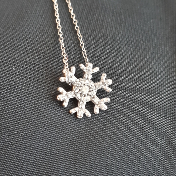 Silver Snowflake Necklace - Picture 7 of 9